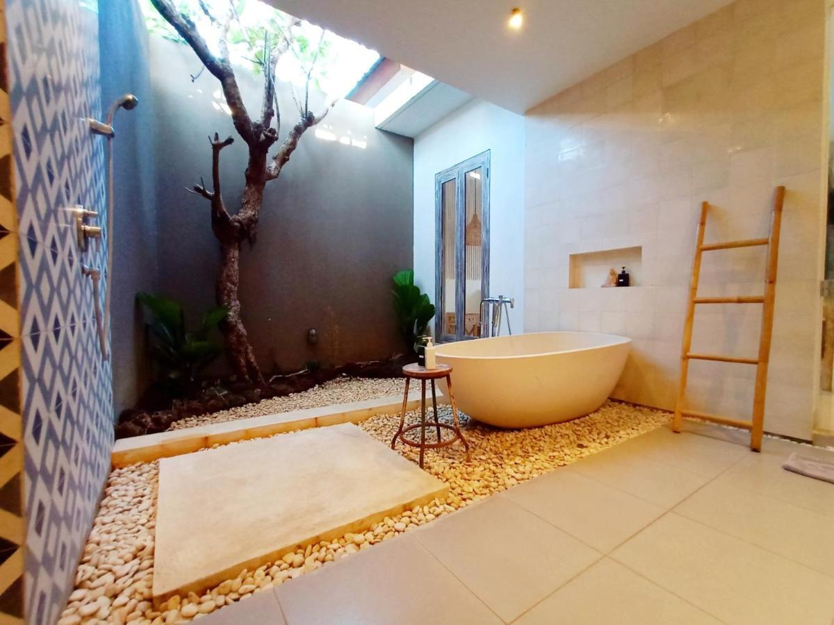 The Avani Villas Kuta Lombok Esterno foto
